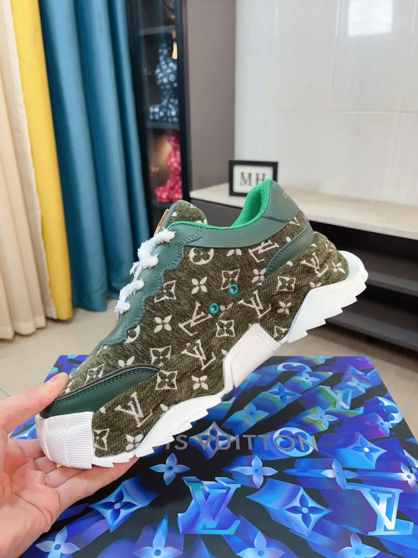 Men's men's shoes 💰580🌸🌸 LV style is novel and fashionable, the upper is made of imported cowhide + LV special materials! Super trendy design! It’s eye-catching! The leather is soft, delicate, shiny and translucent, showing the ultimate in pure handcraftsmanship, and the mesh is soft, comfortable and breathable! Size: 39-44 (38 45 customized)